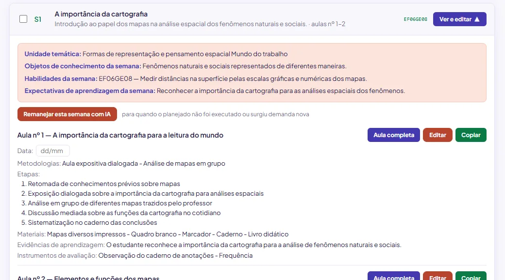 Uma semana aberta no cronograma, com a habilidade da semana, a aula detalhada e os botões Remanejar esta semana com IA e Aula completa.